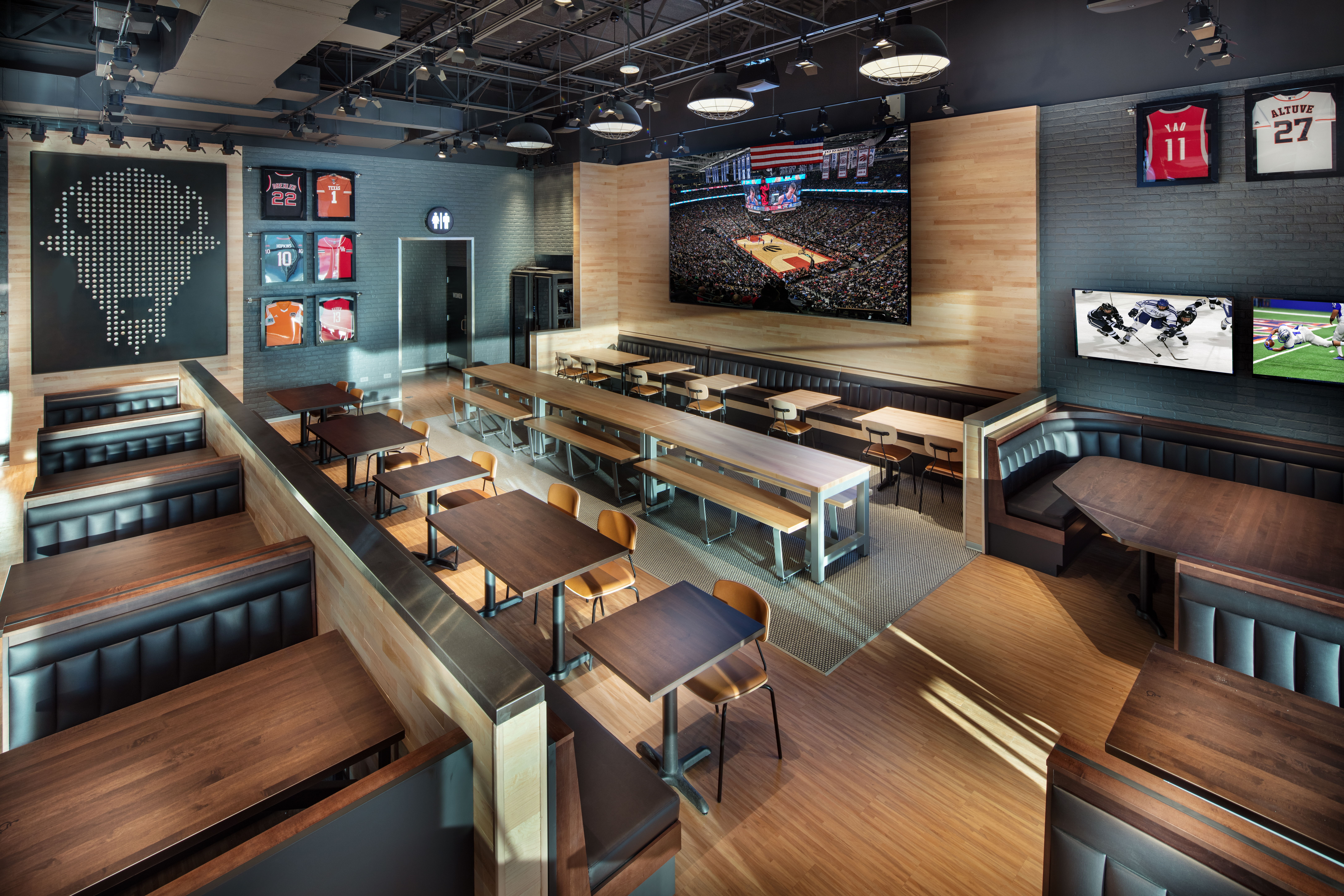 korrelat Tage af coping Buffalo Wild Wings Press Center – Buffalo Wild Wings® is the ultimate place  to get together with your friends, watch sports, drink beer, and eat wings.  Order online today.